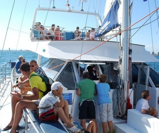 Gita con gli amici sul catamarano 